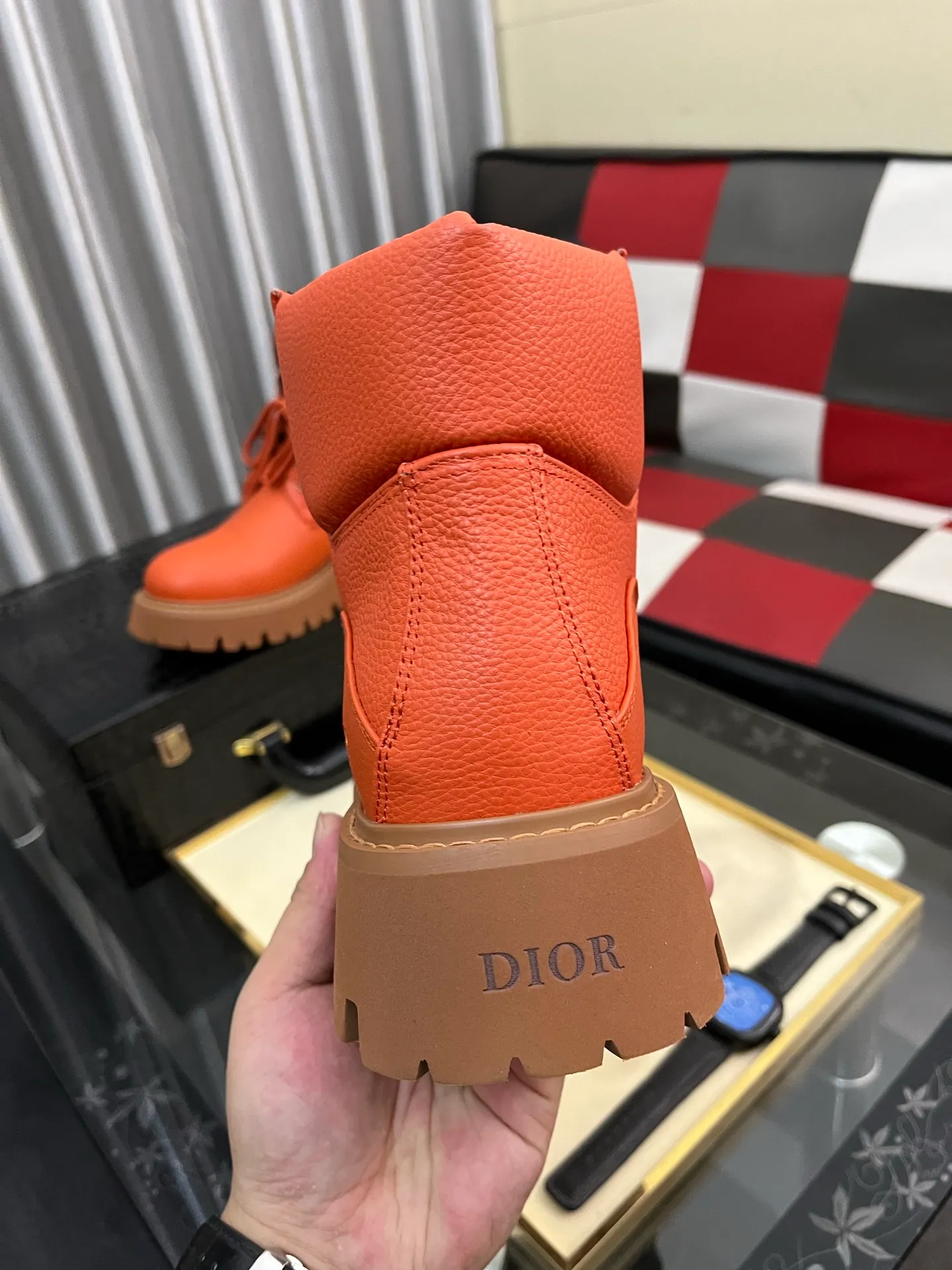Men's shoes 💰: 560⌚️⌚️Dior top crafts Dior high-top boots counter synchronizes with the original factory configuration, original cowhide patchwork fabric imported from Italy, breathable and comfortable imported water-dyed cow lining, sole: original factory special original sole super comfortable, original factory with single goods high quality, you can enter and exit the counter at will, welcome to compare and synchronize with the counter, code number: 38-44